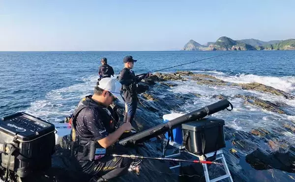 「宮崎の沖磯でルアー＆フカセ釣り満喫　ゲストに高級魚「アカヤガラ」も」の画像