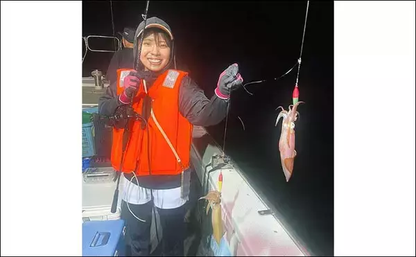 「【夜焚きイカ最新釣果】イカメタルでも100尾弱と釣果上向き！（福岡）」の画像