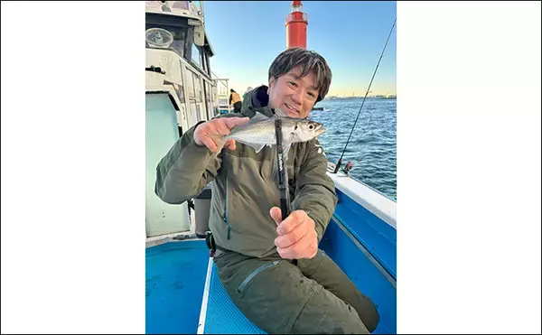「「東京湾バチコンアジングが面白い！」25cm級アジの入れ食いを堪能【渡辺釣船店】」の画像