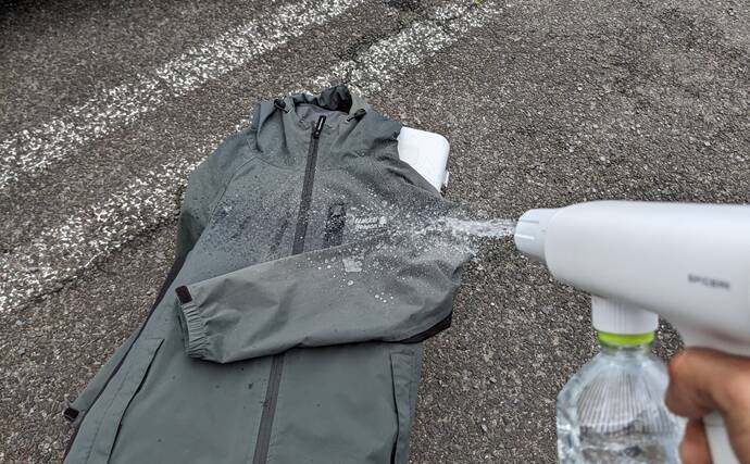 雨の日の釣り装備に「撥水スプレー」活用のススメ　防水性アップで釣果もアップ！