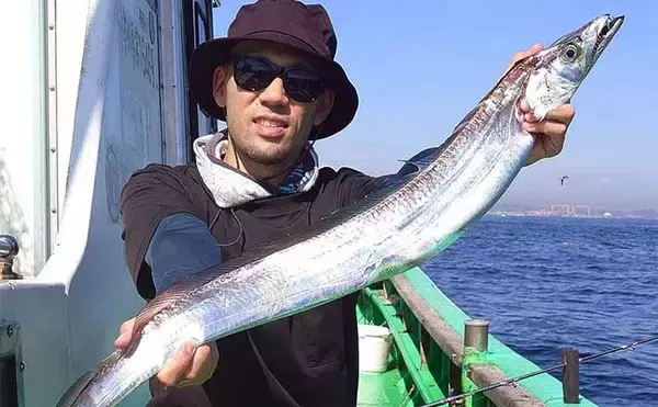 「型も数もバッチリ！」東京湾天秤タチウオ釣りでF4級25本キャッチ【神奈川・又エム丸】