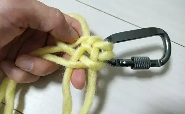 「冬こそ部屋で「ノット」を極めよう！　ダイソーの100円毛糸が練習道具として優秀なワケ」の画像