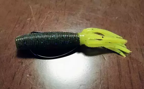 「バス釣りでの裏技的「リアル二刀流」釣法　ワーム放置でバスは釣れる？」の画像