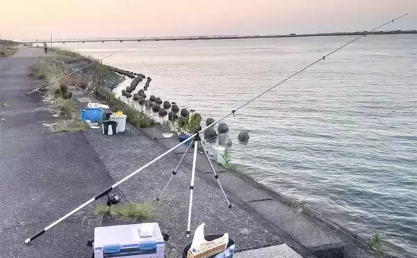 「夜のブッコミ釣りで本命ウナギ手中【愛知・木曽川】近距離ポイントでヒット」の画像