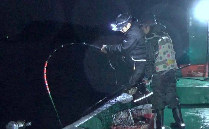 「重量級青物戦！」娘と挑んだカセ落とし込み釣りで13.5kgメタボブリ好捕【和歌山・串本】