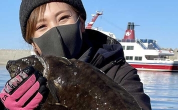 初冬の知床で船釣り堪能　カレイ・マダラ・ホッケで大型クーラー満タン