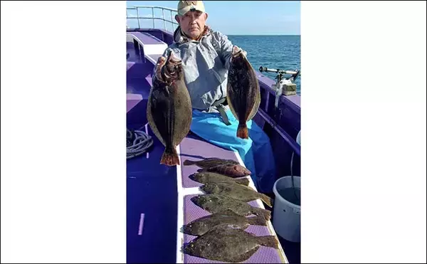 「「ヒラメ3kg級が次々浮上！」大原沖の泳がせ釣りで船中26尾の爆釣劇【千葉】」の画像