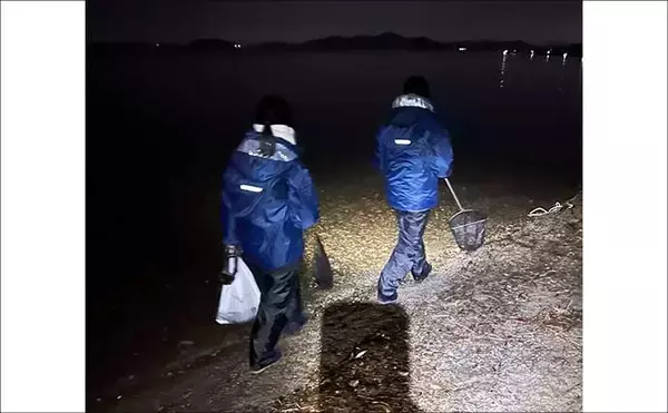 「冬の風物詩「琵琶湖ワカサギすくい」に挑戦！　100匹超えの結果に満足」の画像