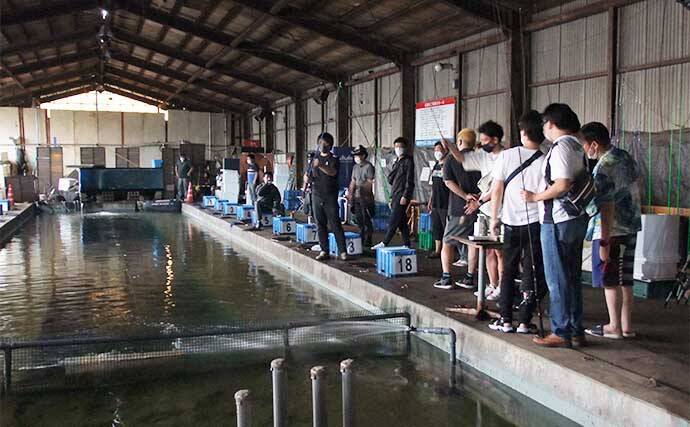 千葉の室内釣り堀で オマールエビ 続々キャッチ 放流直後が狙い目 22年10月18日 エキサイトニュース