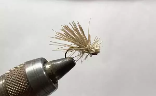「2025年の渓流釣りで大活躍だった【フライ3選】 ドライフライのパラシュートタイプがメイン」の画像