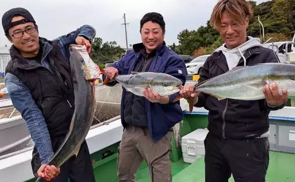 「【沖釣り釣果速報】落とし込み釣りで快挙！ヒラマサ106cm＆青物60尾超えの大爆発（福岡）」の画像