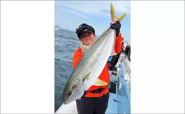 「【沖釣り釣果速報】落とし込み釣りで快挙！ヒラマサ106cm＆青物60尾超えの大爆発（福岡）」の画像