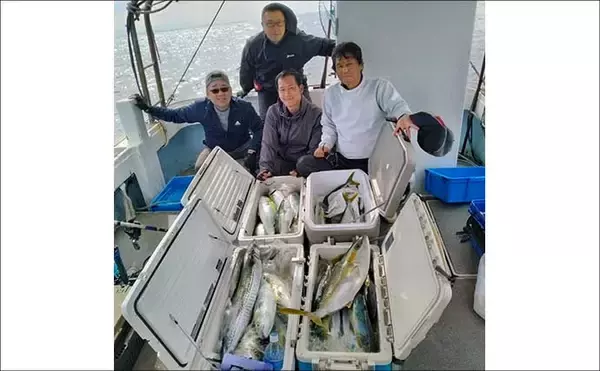 「【沖釣り釣果速報】落とし込み釣りで快挙！ヒラマサ106cm＆青物60尾超えの大爆発（福岡）」の画像