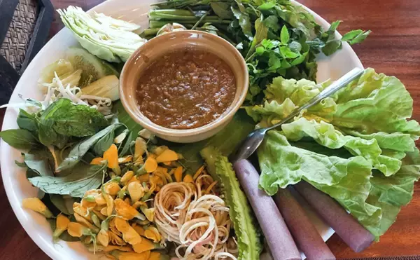 カンボジア料理に欠かせない「魚の塩辛」は匂いが強烈　加熱すると一変する？