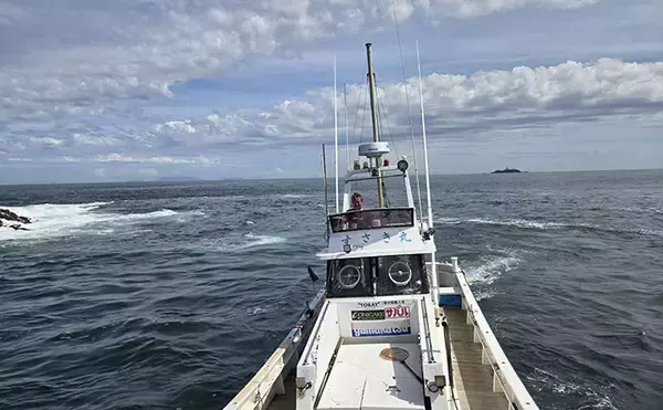 「伊豆半島の磯フカセ釣果レポート：38cm尾長メジナ登場もイサキは不発【沖横根】」の画像