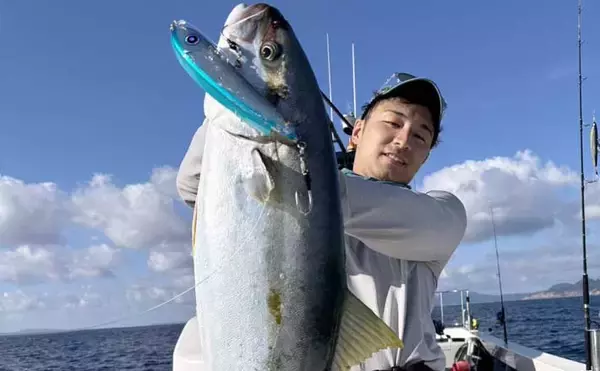 キャスティングで大型ヒラマサキャッチの好機！【船釣り最新釣果情報4選・長崎／佐賀】