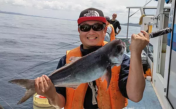 沖の五目釣りで本命イサキに60cm級メダイで五目達成【神奈川・秀吉丸】