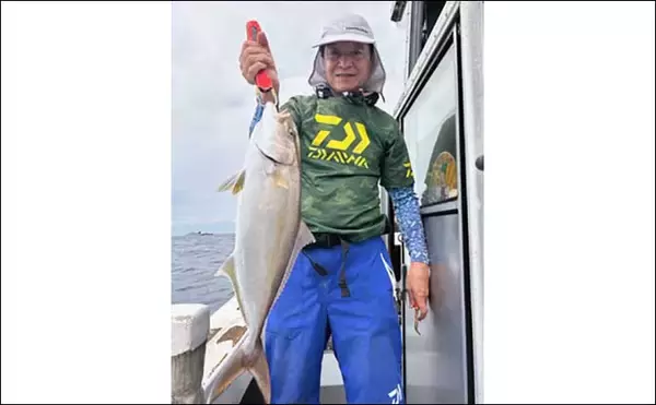 「【沖釣り釣果速報】落とし込み釣りでヒラマサ107cm浮上！エサ付き抜群で青物ラッシュ！（福岡）」の画像