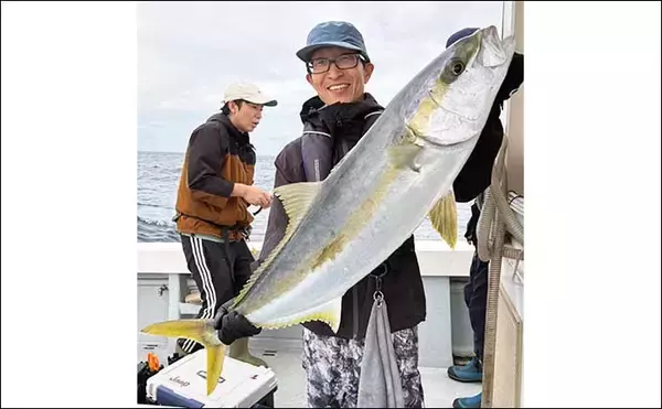 「【沖釣り釣果速報】落とし込み釣りでヒラマサ107cm浮上！エサ付き抜群で青物ラッシュ！（福岡）」の画像
