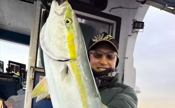 「初めての泳がせ釣りで大型青物ヒット！」80cm4.2kgブリをキャッチ【北九州】