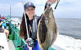 「解禁直後の飯岡沖ヒラメ釣りで2kg超え本命手中【千葉】低活性の魚を好感度＆軽量タックルで攻略」の画像1