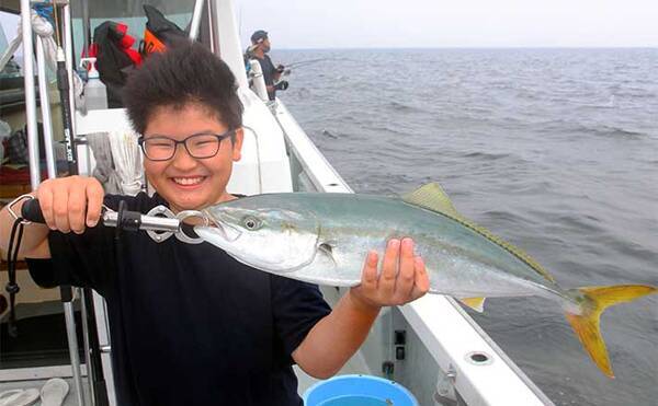 埼玉発で東京湾ルアー青物釣りを満喫 ワラサにイナダが続々顔出し 22年9月10日 エキサイトニュース