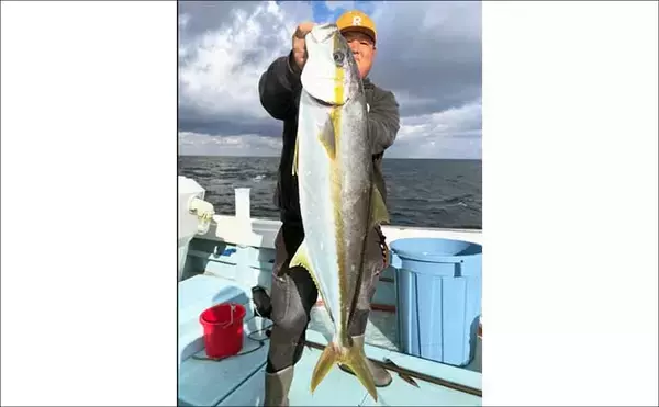 「【沖釣り釣果速報】ヒラマサがデッキにズラリ！玄界灘の落とし込み釣りで青物続々ヒット（福岡）」の画像