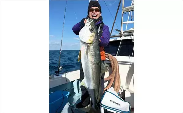 「【沖釣り釣果速報】ヒラマサがデッキにズラリ！玄界灘の落とし込み釣りで青物続々ヒット（福岡）」の画像