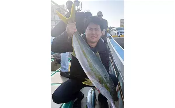 「【沖釣り釣果速報】ヒラマサがデッキにズラリ！玄界灘の落とし込み釣りで青物続々ヒット（福岡）」の画像