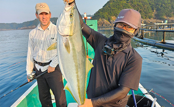 「ブリが釣りたい!」アメリカから来日した友人と挑んだ串本カセ釣りで90cm級浮上【和歌山】