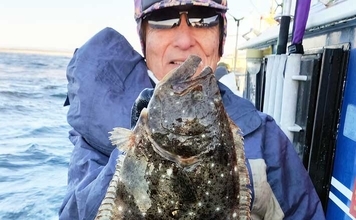 日立沖のヒラメ釣りで船中ほぼ全員が2尾以上をキャッチ【茨城】別船で5kg超えも登場