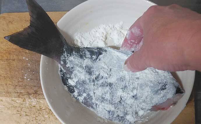 釣魚で作る「本格フレンチ風」レシピ：オナガのムニエル　マヨネーズがポイント