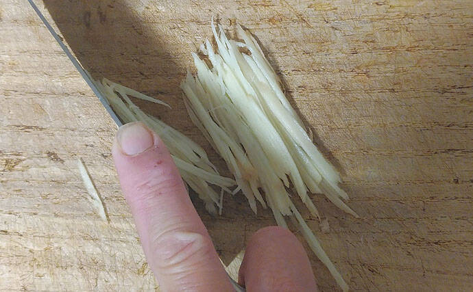 釣魚で作る「ご飯がすすむ」レシピ：角切りマダイの黒糖煮　新生姜がアクセント