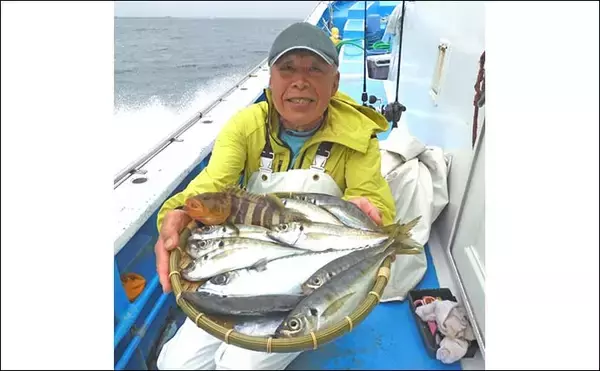 「ちがさき丸のLT五目釣りでアジ・イサキ・タカベが入れ食い【神奈川】泳がせにヒラメらしきアタリも」の画像