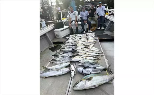 「【沖釣り釣果速報】玄界灘の落とし込み釣り好調！10kg級ヒラマサ＆ワラサ爆釣（福岡）」の画像