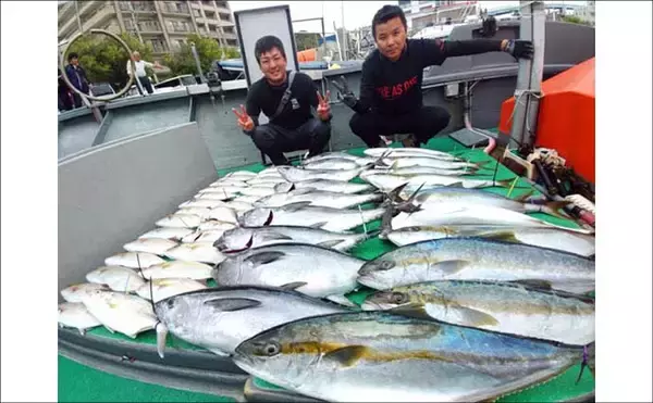 「【沖釣り釣果速報】玄界灘の落とし込み釣り好調！10kg級ヒラマサ＆ワラサ爆釣（福岡）」の画像