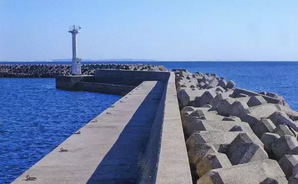 「厳寒期の穴釣りでカサゴ2匹手中【三重・河芸漁港】貸し切り堤防をランガン攻略」の画像