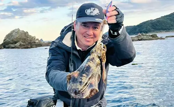 「真冬のボート釣りでアオリイカとアカハタを好捕【大分】 刺身＆唐揚げに舌鼓！」の画像