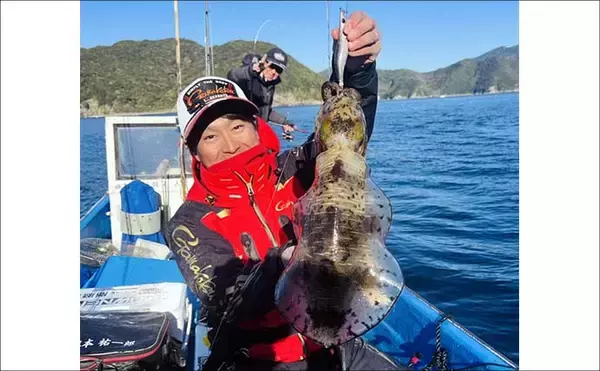 「真冬のボート釣りでアオリイカとアカハタを好捕【大分】 刺身＆唐揚げに舌鼓！」の画像