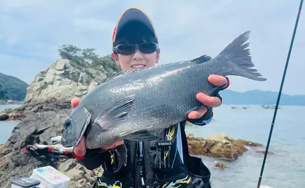 「磯フカセ釣りで良型クロの入れ食いを堪能！ 特級磯では49cmも登場【大分県・鶴見の磯】」の画像