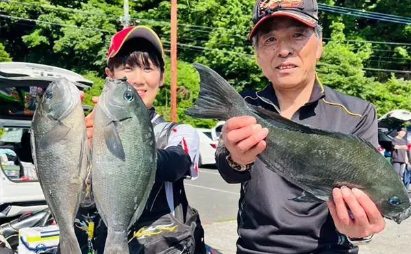 「磯フカセ釣りで良型クロの入れ食いを堪能！ 特級磯では49cmも登場【大分県・鶴見の磯】」の画像