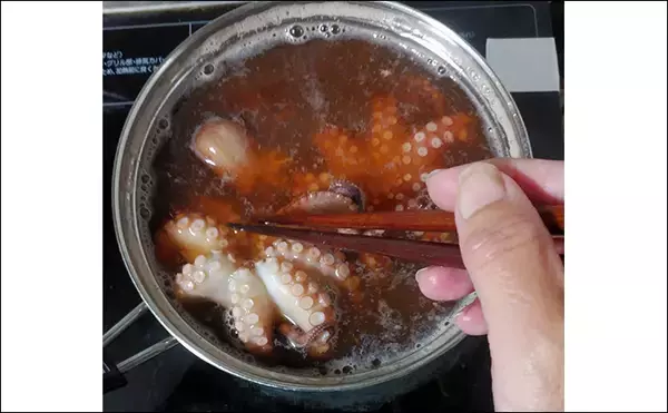 「釣ったマダコで作る「疲労回復」レシピ：からしじょう油和え　半生がポイント」の画像