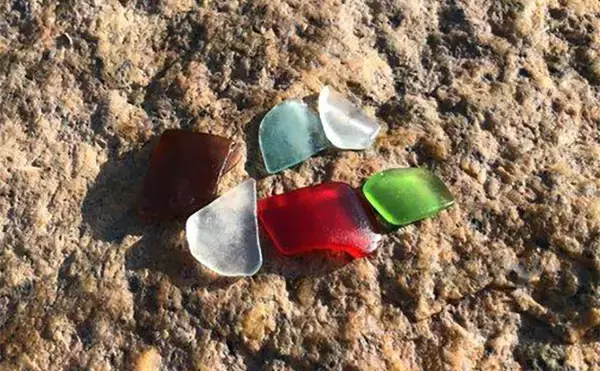 「釣りの合間に【シーグラス探し】のススメ　やれば釣りの腕前も上がるかも？」の画像