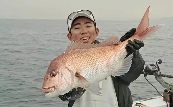 相模湾の沖五目釣りでアジ11～39尾に2.4kgマダイ手中【洋征丸】カンパチ・マハタ・クロムツも登場