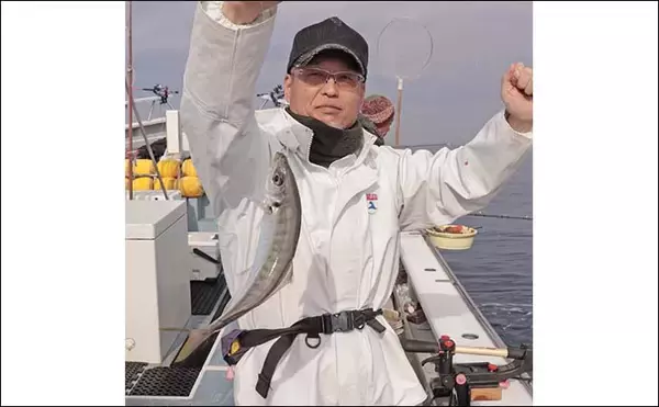 「相模湾の沖五目釣りでアジ11～39尾に2.4kgマダイ手中【洋征丸】カンパチ・マハタ・クロムツも登場」の画像