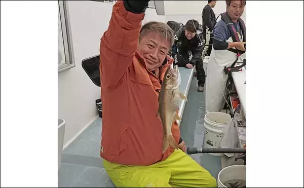 「相模湾の沖五目釣りでアジ11～39尾に2.4kgマダイ手中【洋征丸】カンパチ・マハタ・クロムツも登場」の画像