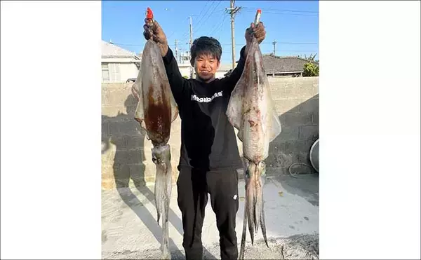 「伊是名島で出会った正真正銘の「海人」の話　アオリイカともずくが繋いだ冬の記憶」の画像