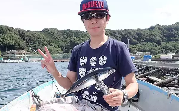 手こぎボートでのコマセ釣りでヒラソウダにゴマサバをキャッチ【沼津・丸高水産】