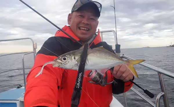 「何もしない」が正解！ 東京湾バチコンアジングでアジ115匹と入れ食い堪能【千葉・栄宝丸】