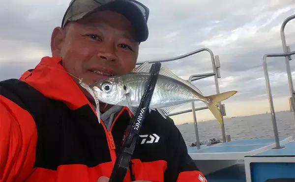 「「何もしない」が正解！ 東京湾バチコンアジングでアジ115匹と入れ食い堪能【千葉・栄宝丸】」の画像